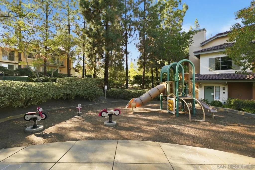11908 Tivoli Park Row 7, San Diego, California 92128 home-pic-32