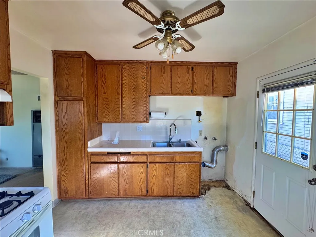 1852 260th Street, Lomita, California 90717 home-pic-15