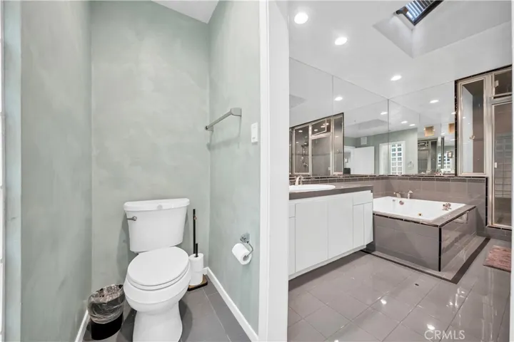 Main house Master bathroom