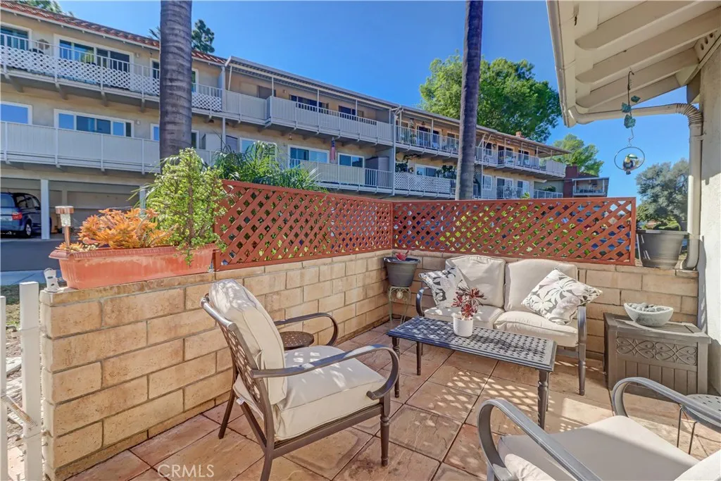 2273 Via Mariposa E C, Laguna Woods, California 92637 home-pic-37