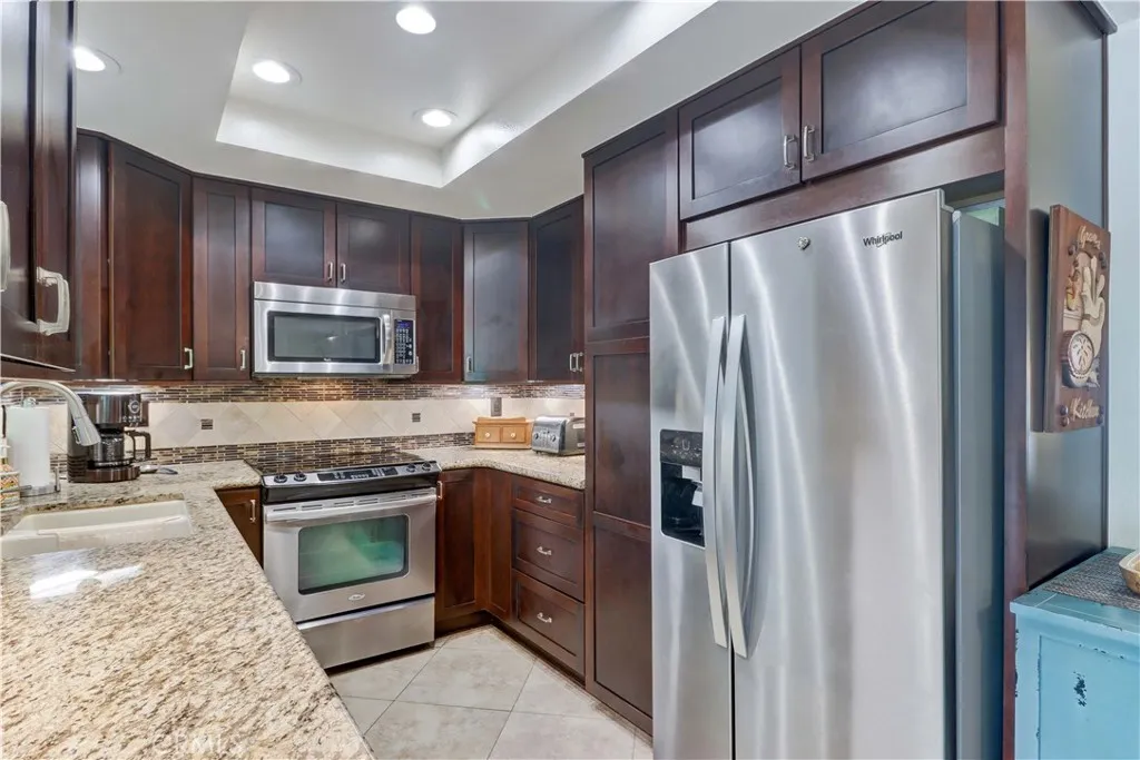 2273 Via Mariposa E C, Laguna Woods, California 92637 home-pic-18