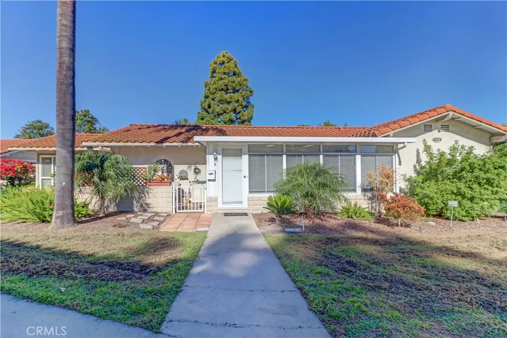2273 Via Mariposa E C, Laguna Woods, California 92637 home-pic-1