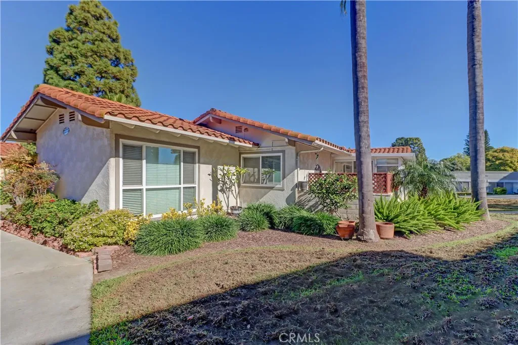 2273 Via Mariposa E C, Laguna Woods, California 92637 home-pic-35