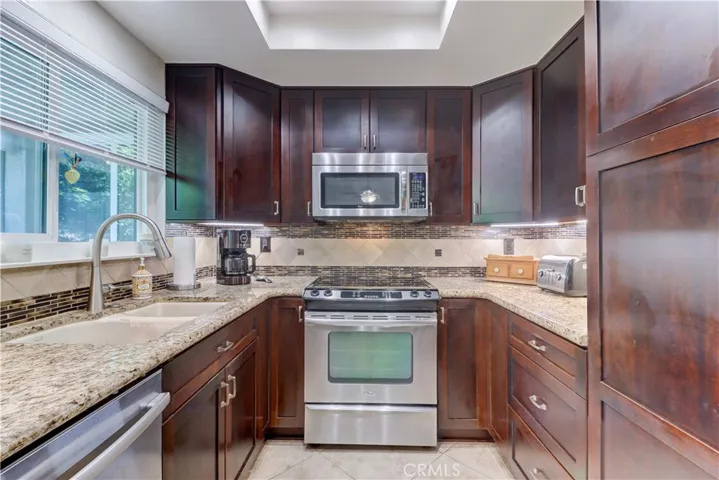 KITCHEN W AMPLE COUNTER SPACE
