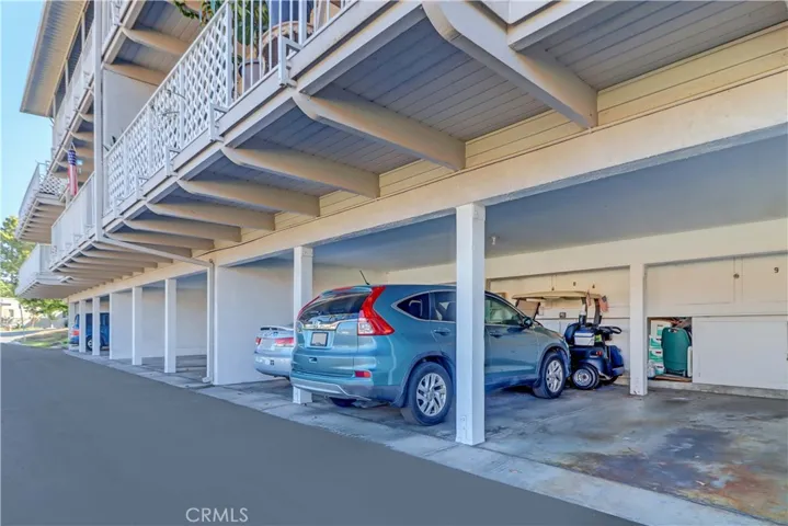 CARPORT 2182-8 HAS UPPER & LOWER CABINET