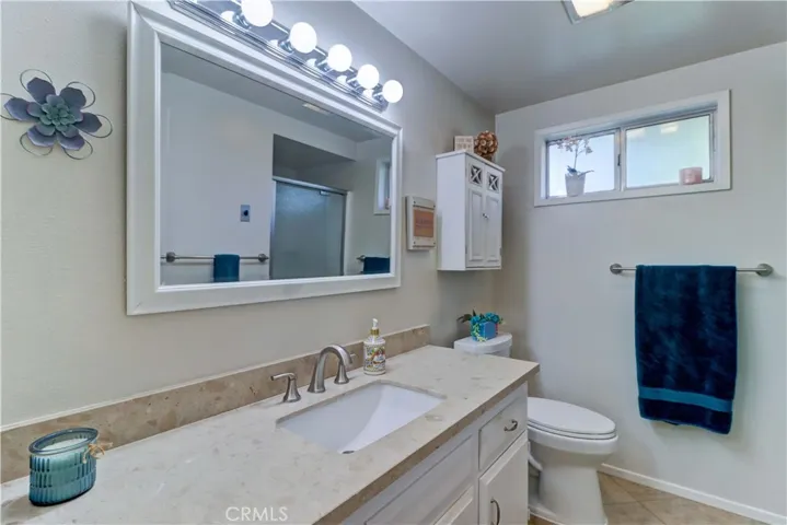 PRIMARY BATHROOM W STONE COUNTERTOP