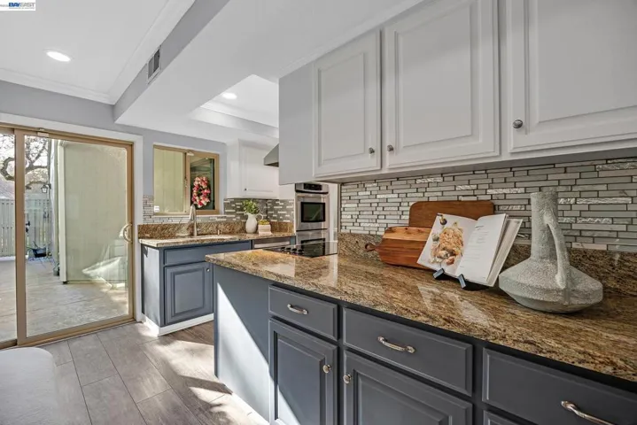 Kitchen to Pvt Courtyard