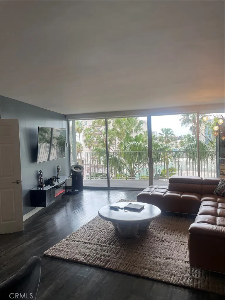 Spacious living room