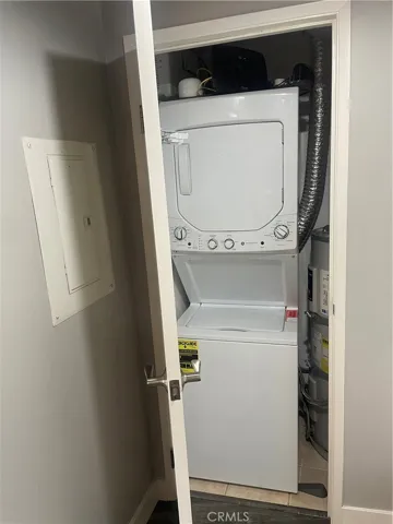  Washer Dryer in closet