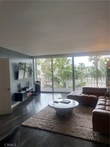 Spacious living room