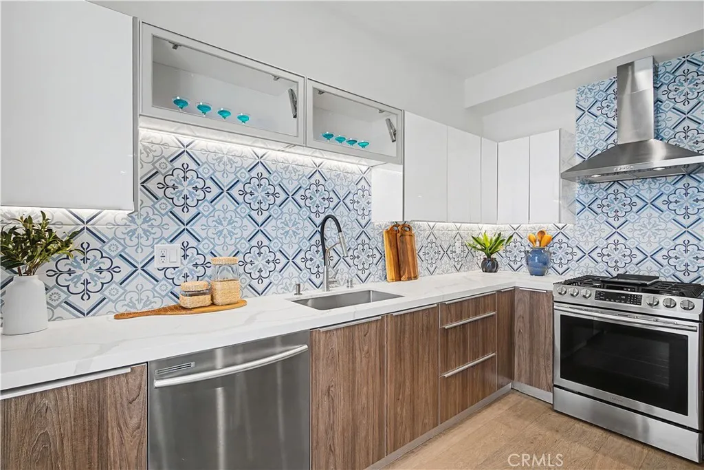3981 Moore Street 101, Los Angeles, California 90066 home-pic-12