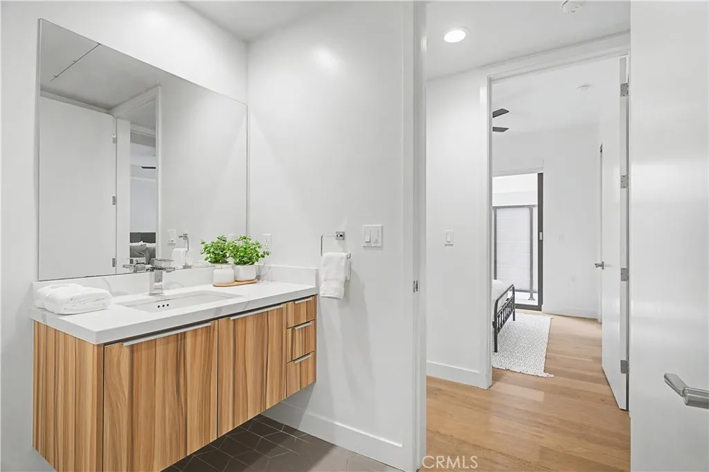 3981 Moore Street 101, Los Angeles, California 90066 home-pic-14