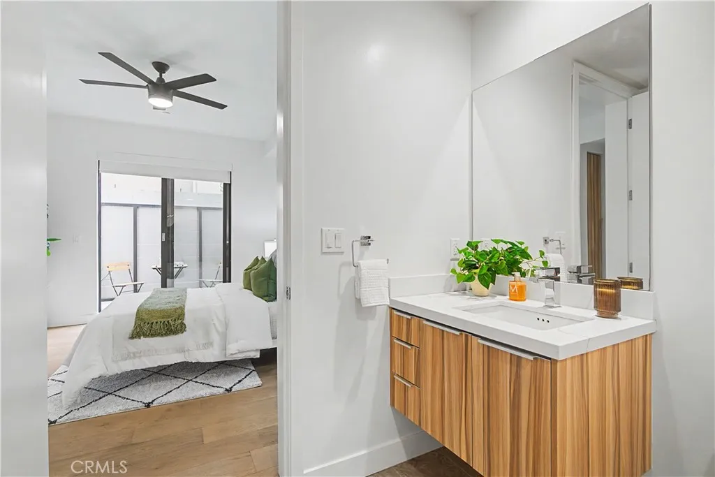 3981 Moore Street 101, Los Angeles, California 90066 home-pic-18