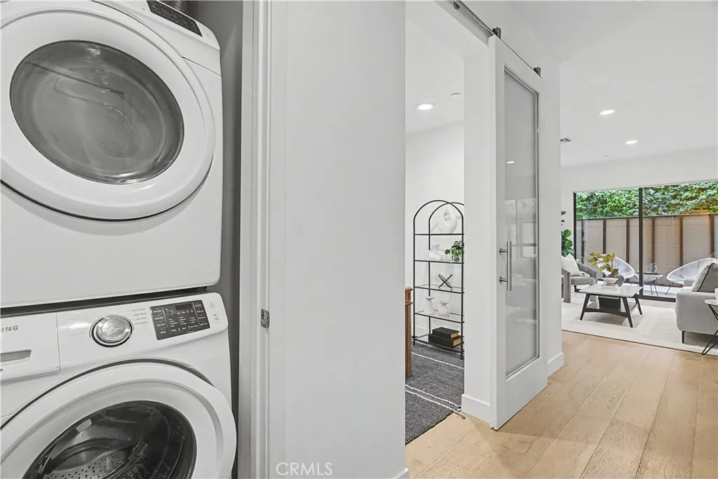 3981 Moore Street 101, Los Angeles, California 90066 home-pic-23