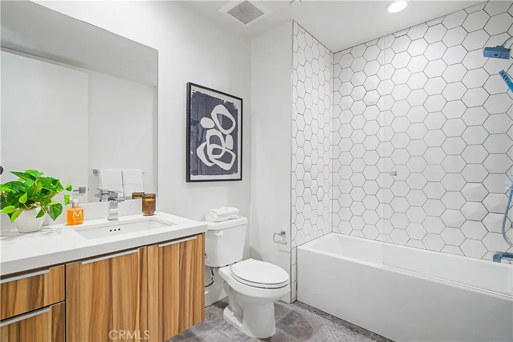 3981 Moore Street 101, Los Angeles, California 90066 home-pic-17