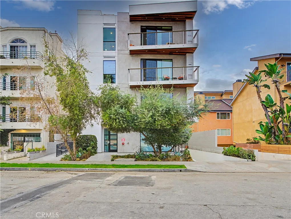 3981 Moore Street 101, Los Angeles, California 90066 home-pic-1