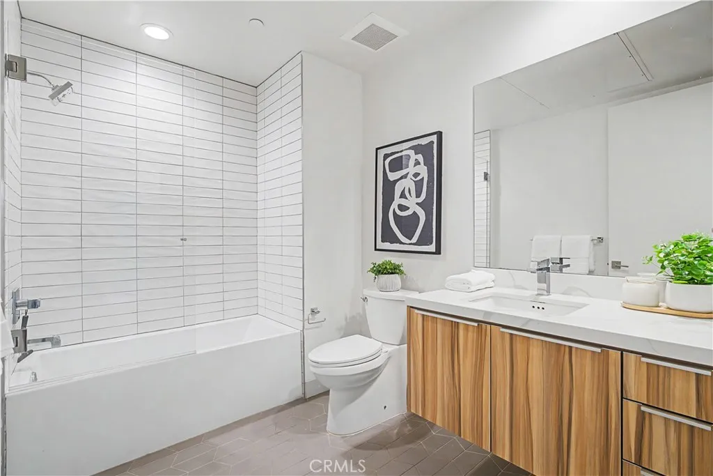 3981 Moore Street 101, Los Angeles, California 90066 home-pic-13