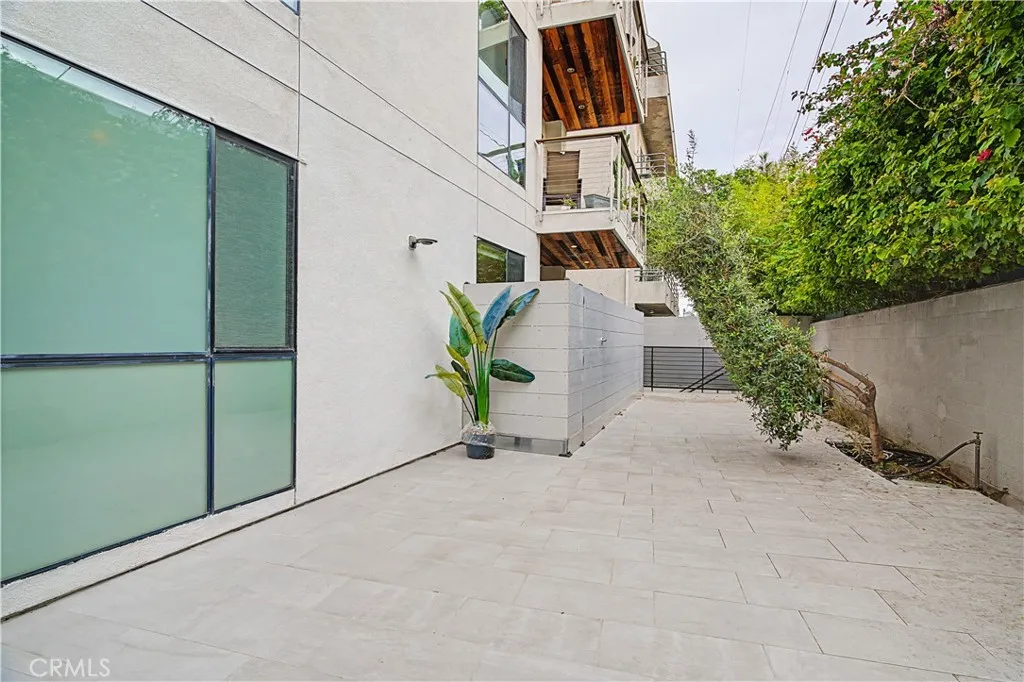 3981 Moore Street 101, Los Angeles, California 90066 home-pic-26