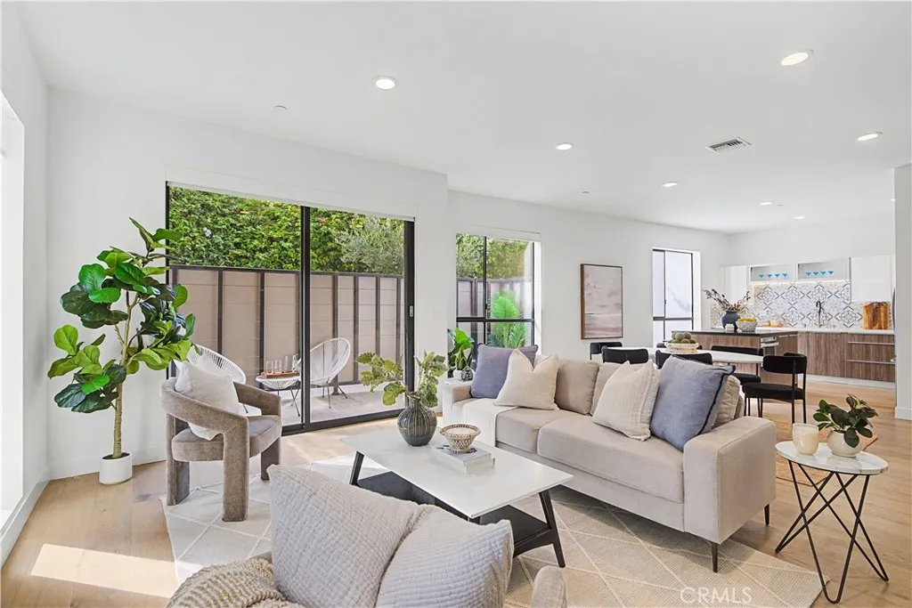 3981 Moore Street 101, Los Angeles, California 90066 home-pic-4