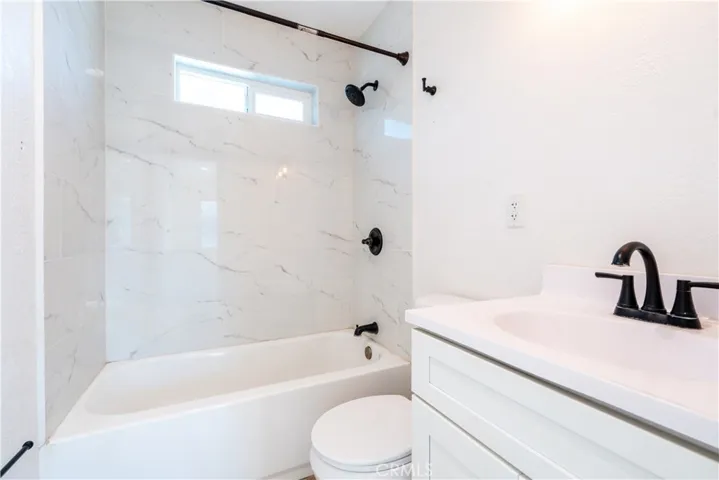 ADU FULL BATHROOM WITH TUB