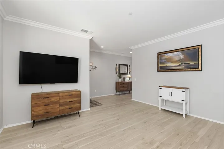 Front flex room/ office space.