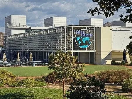 Western Science Center approx. 5 minutes away.