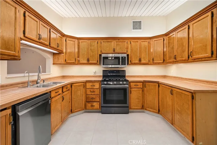 15921 Melva, Mojave, California 93501