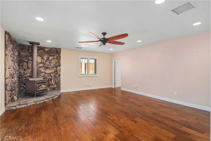 15921 Melva, Mojave, California 93501
