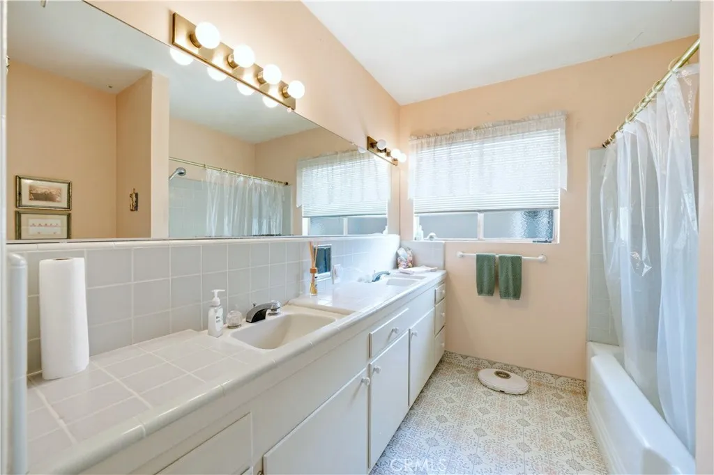 1591 Ramillo, Long Beach, California 90815 home-pic-12