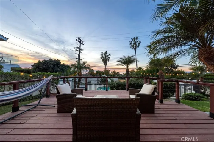 Gather and enjoy the near-perfect SoCal weather