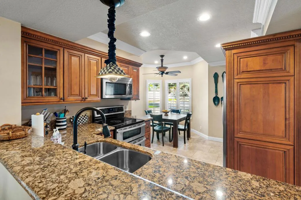 790 Montana Vista Drive, Palm Desert, California 92211 home-pic-13
