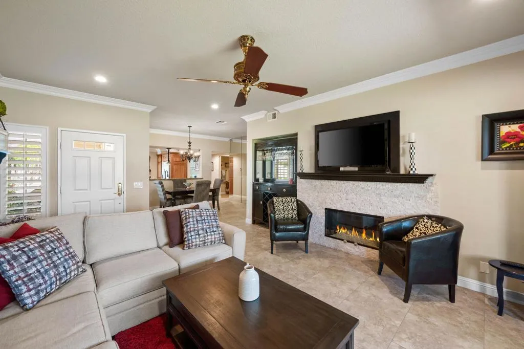 790 Montana Vista Drive, Palm Desert, California 92211 home-pic-10