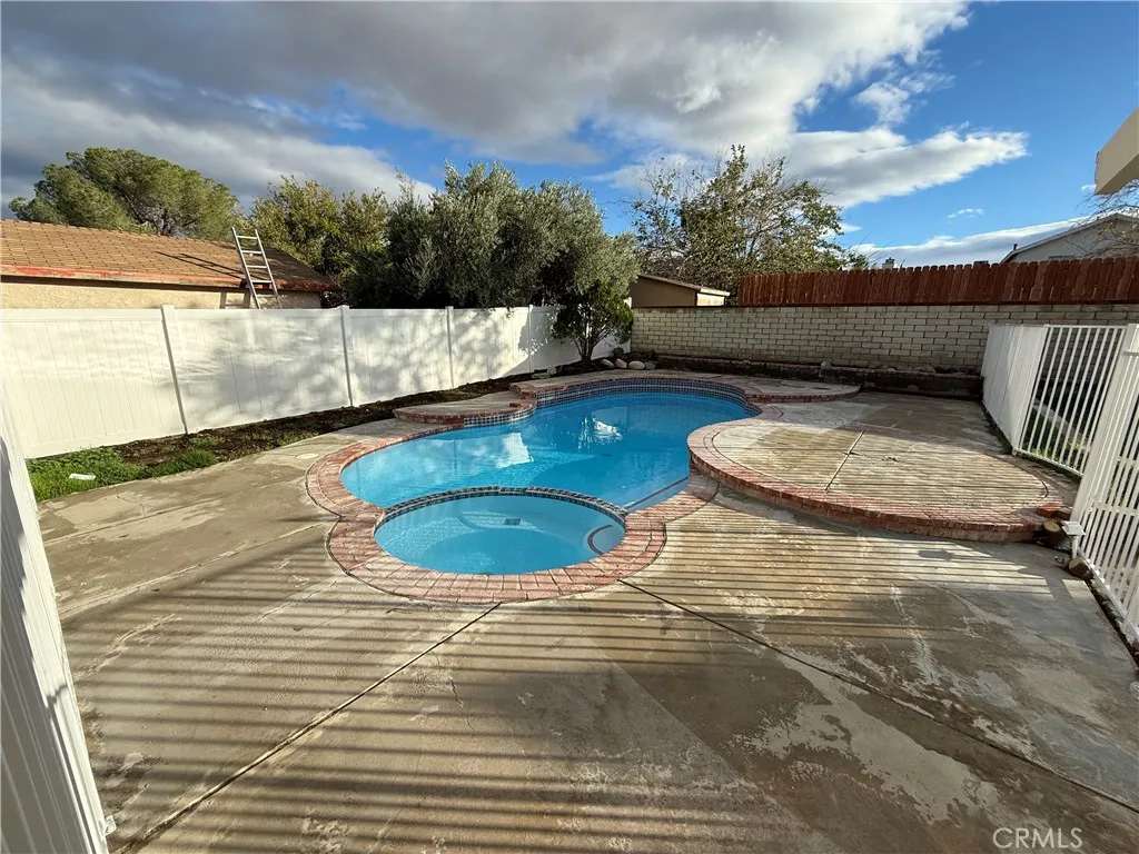 5126 Karling Pl, Palmdale, California 93552 home-pic-24