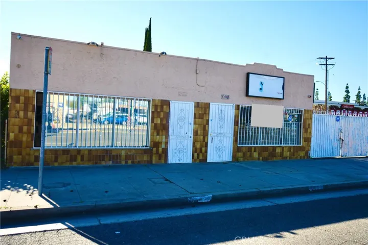 Retail units facing Florence