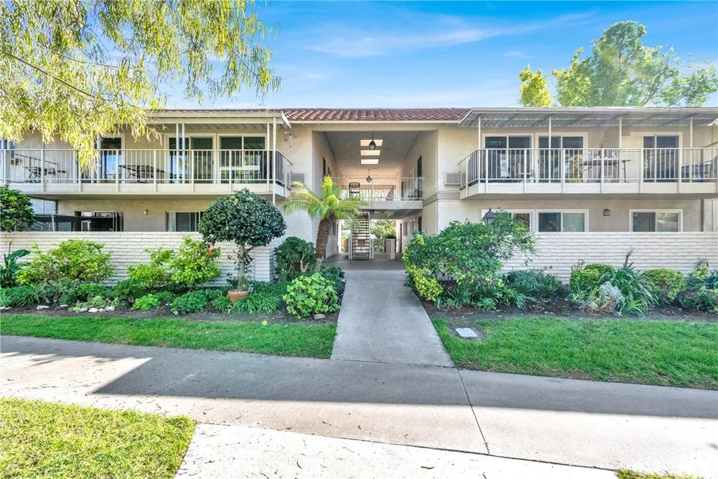 2153 Ronda Granada A, Laguna Woods, California 92637 home-pic-2
