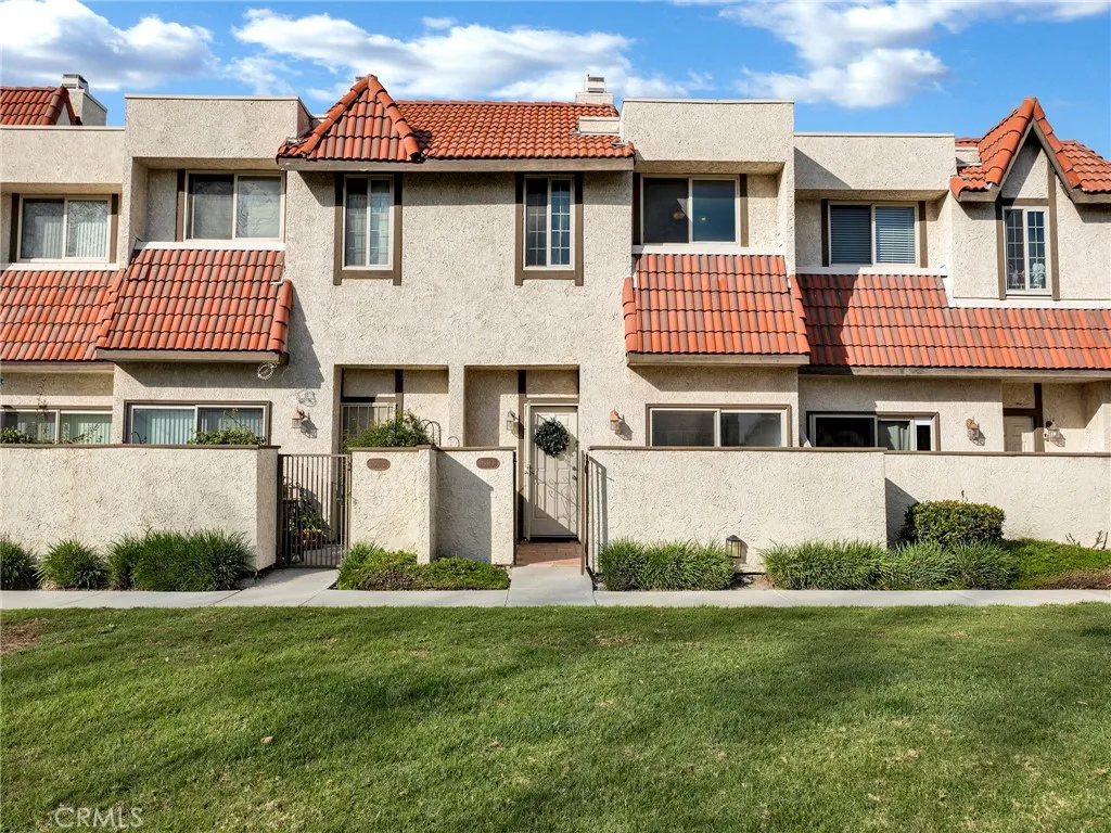 17951 River Circle 3, Canyon Country, California 91387 home-pic-1