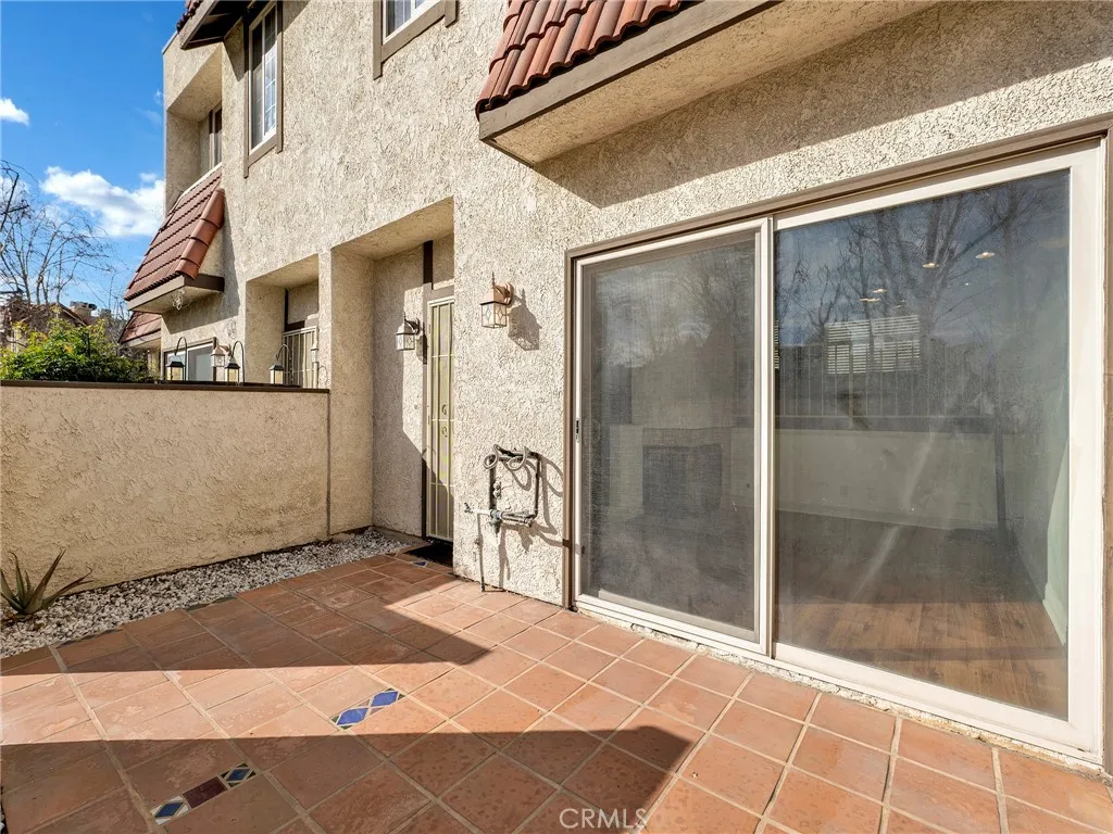 17951 River Circle 3, Canyon Country, California 91387 home-pic-3