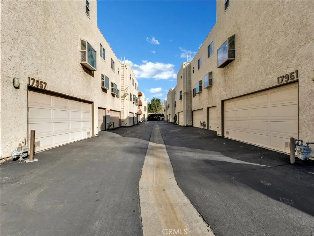 17951 River Circle 3, Canyon Country, California 91387 home-pic-35