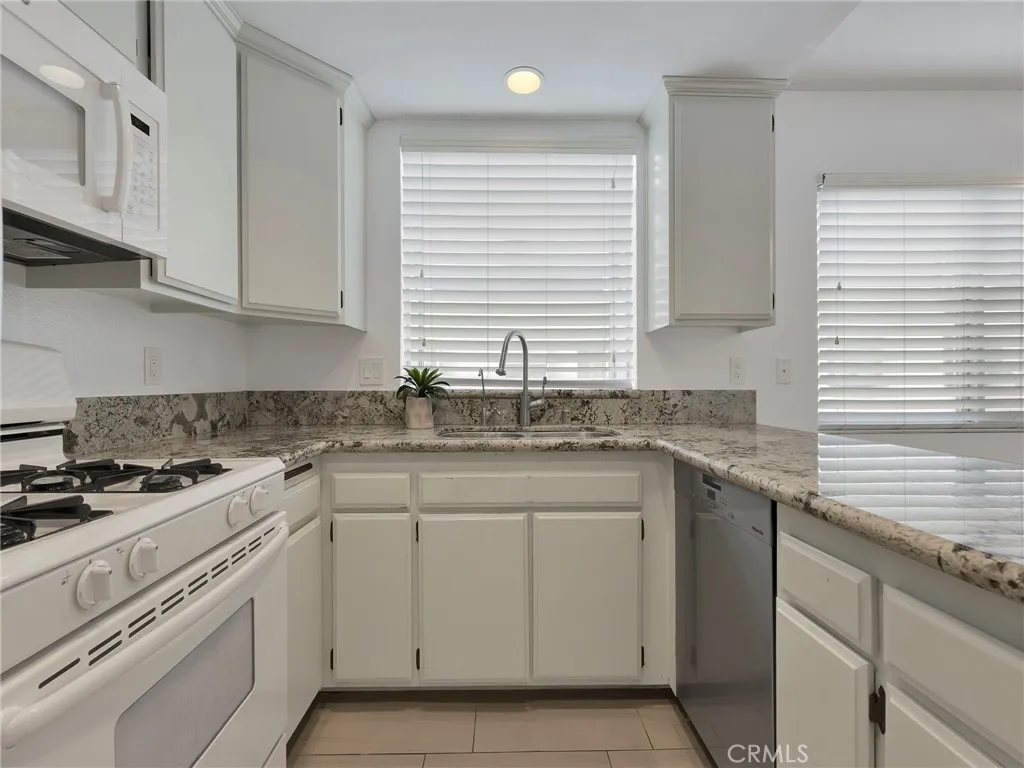 17951 River Circle 3, Canyon Country, California 91387 home-pic-16