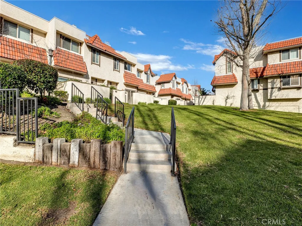 17951 River Circle 3, Canyon Country, California 91387 home-pic-39