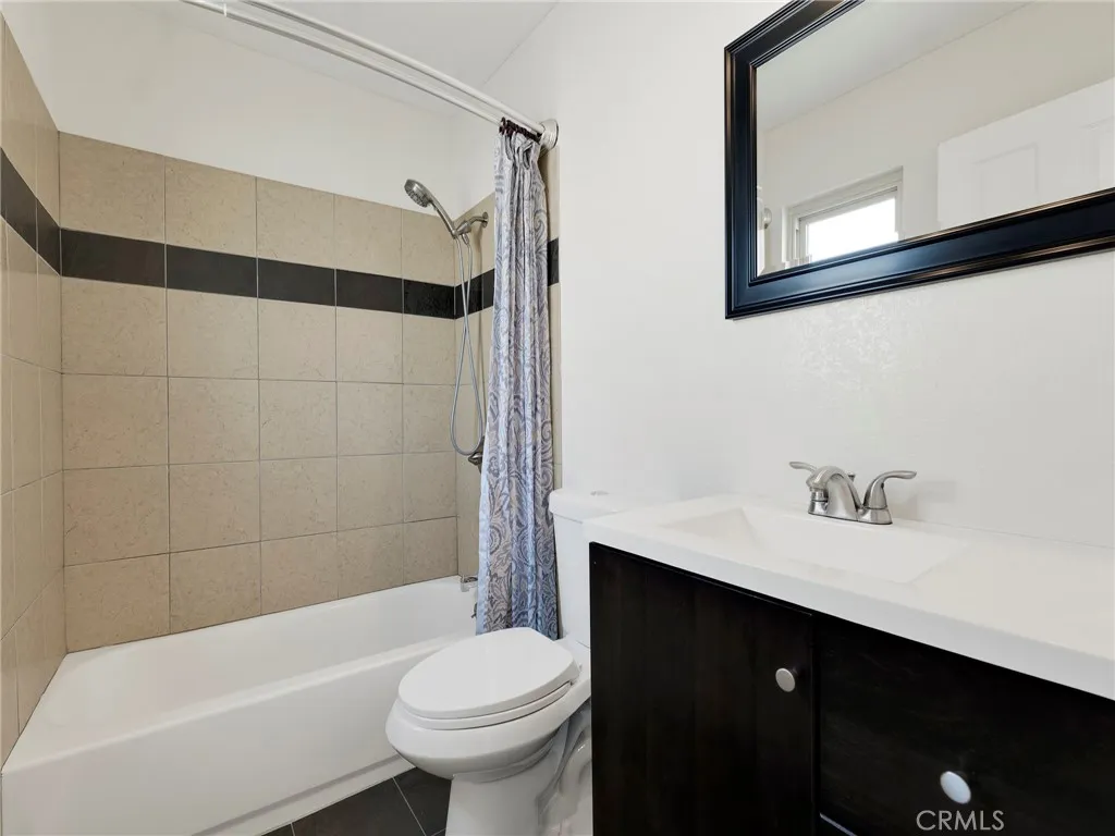 17951 River Circle 3, Canyon Country, California 91387 home-pic-32