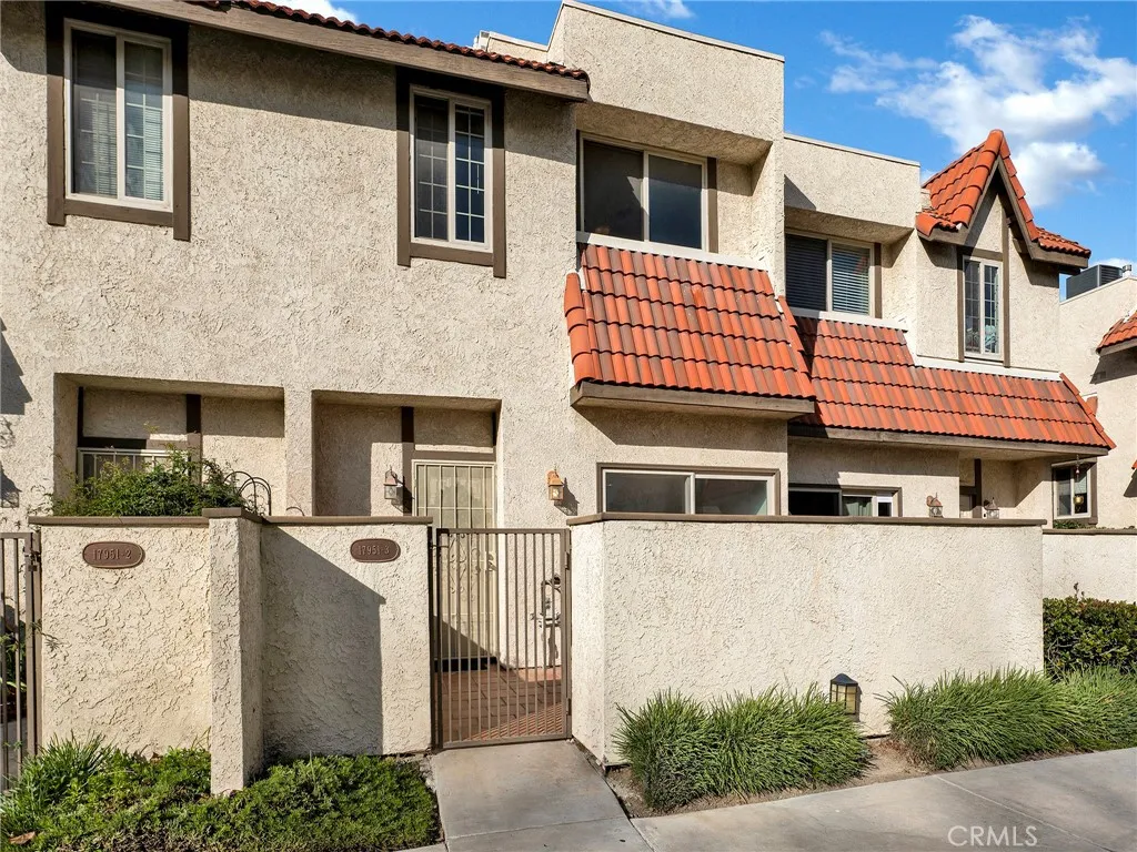 17951 River Circle 3, Canyon Country, California 91387 home-pic-36