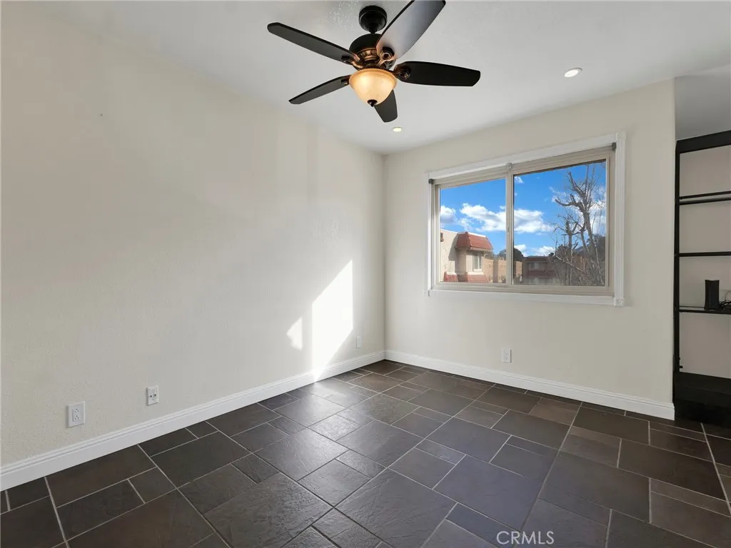 17951 River Circle 3, Canyon Country, California 91387 home-pic-24