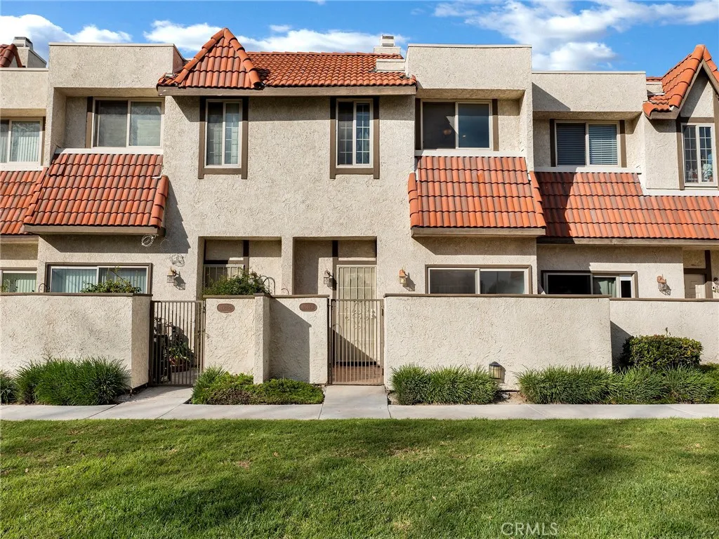 17951 River Circle 3, Canyon Country, California 91387 home-pic-37