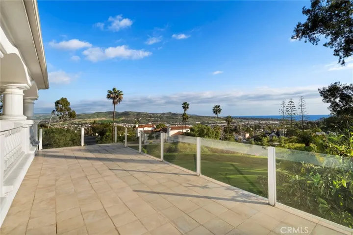 Viewing decks adorned with ballustrde