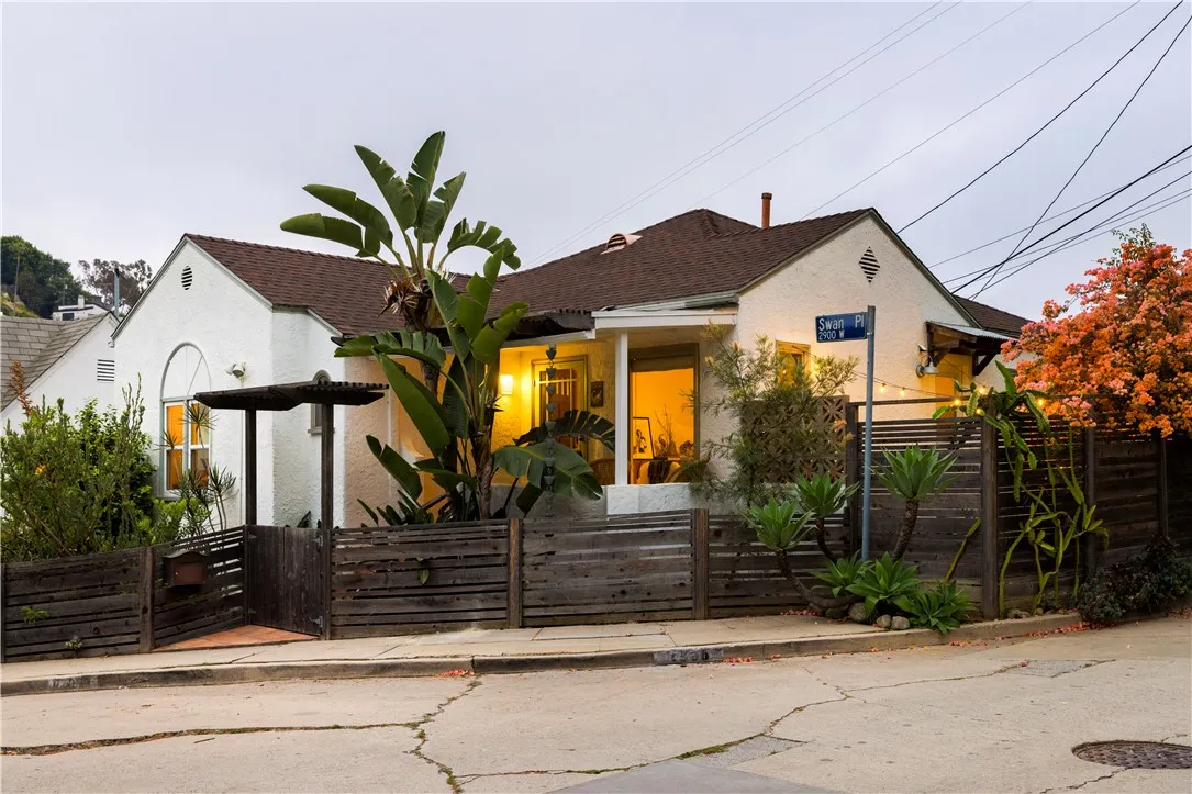 2958 Swan, Los Angeles, California 90026 home-pic-2