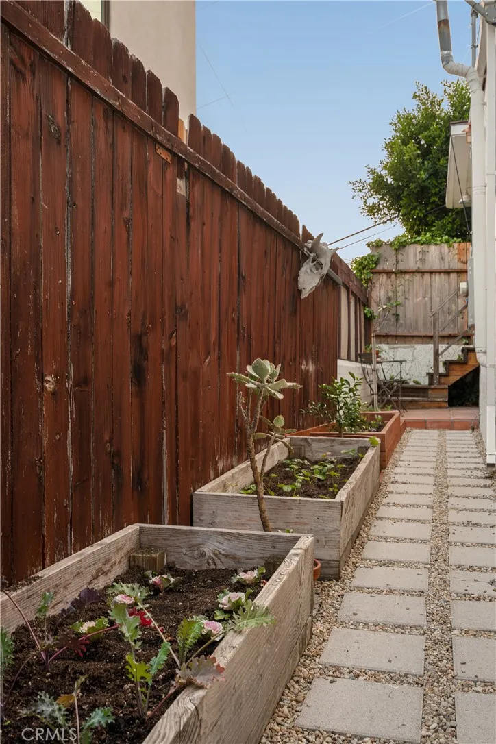 2958 Swan, Los Angeles, California 90026 home-pic-34