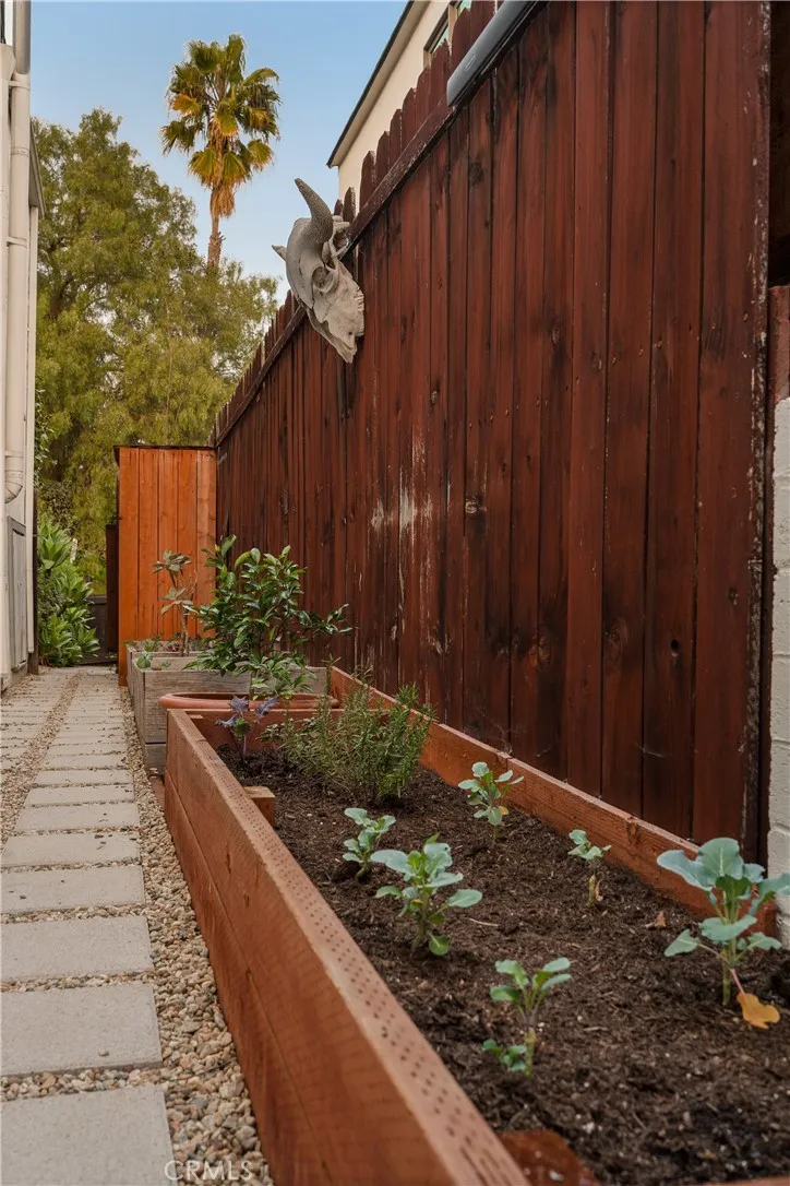 2958 Swan, Los Angeles, California 90026 home-pic-35