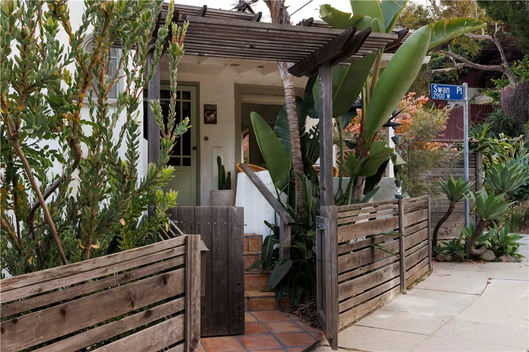 2958 Swan, Los Angeles, California 90026 home-pic-3