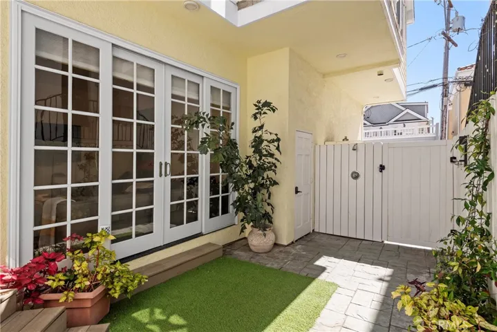 336 10th Street, Manhattan Beach, California 90266